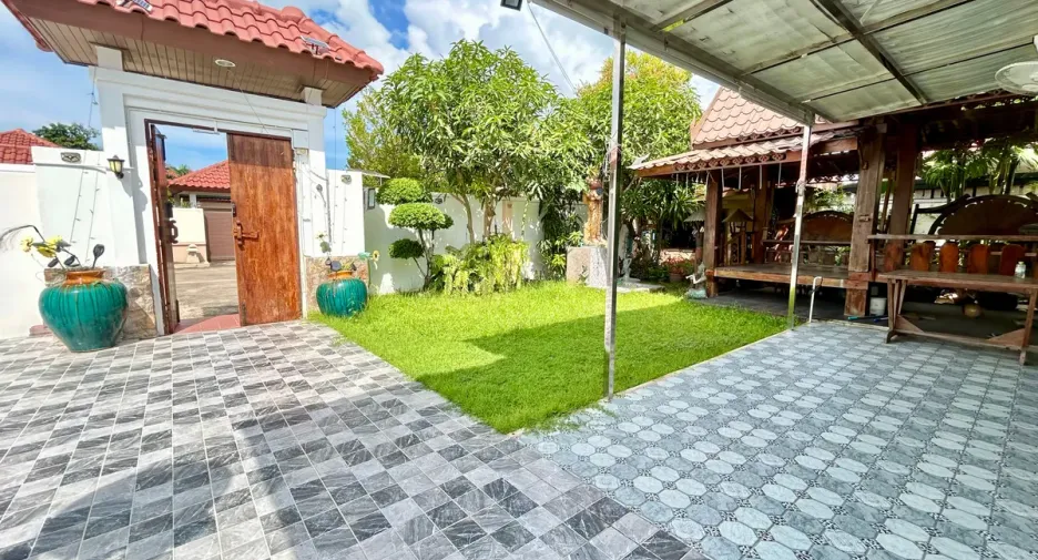 For rent and for sale 4 bedrooms house in Si Racha, Chonburi