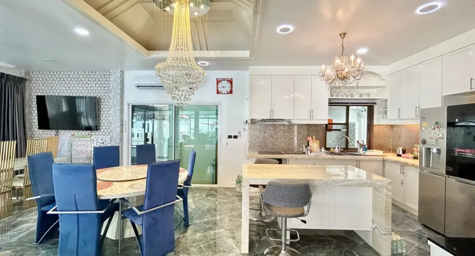 For rent and for sale 4 bedrooms house in Si Racha, Chonburi
