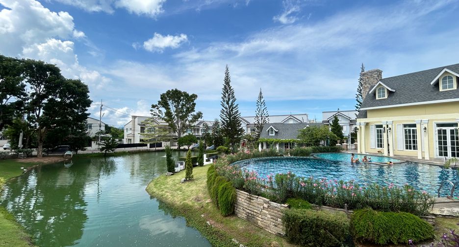 For sale 3 bedrooms condo in Bang Lamung, Chonburi