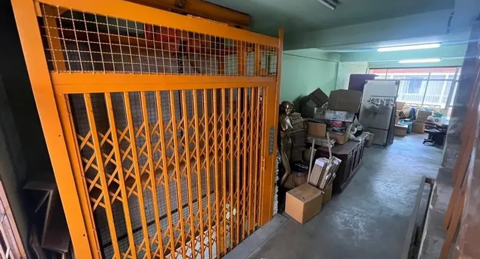 For rent and for sale retail Space in Watthana, Bangkok