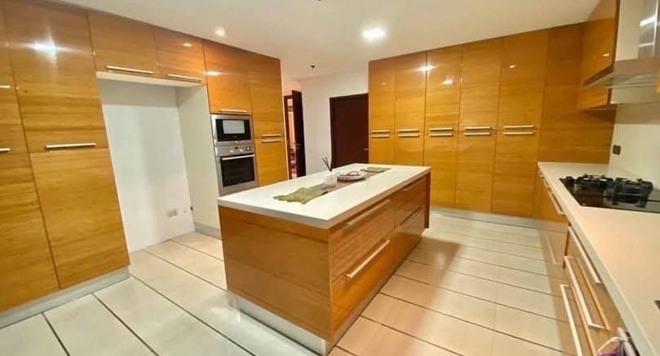 For sale 3 bed condo in Watthana, Bangkok