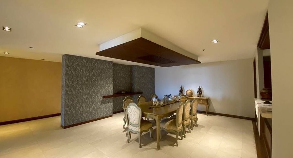 For sale 3 bed condo in Watthana, Bangkok
