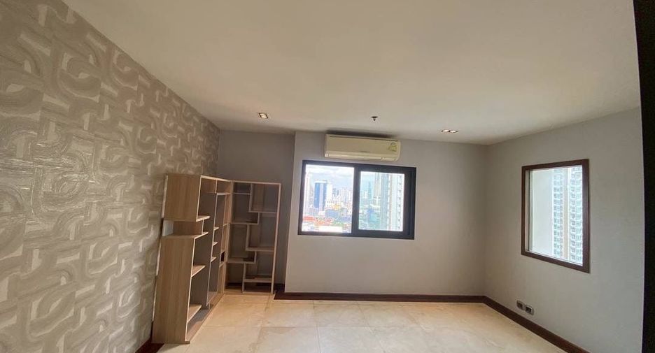 For sale 3 bed condo in Watthana, Bangkok