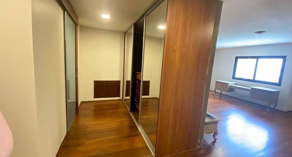 For sale 3 bed condo in Watthana, Bangkok