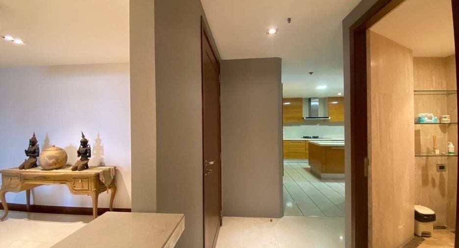 For sale 3 bed condo in Watthana, Bangkok