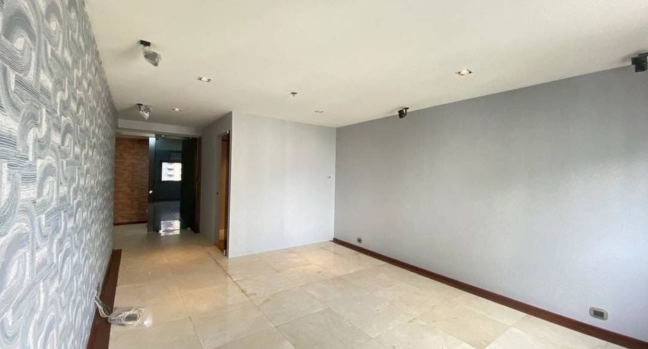 For sale 3 bed condo in Watthana, Bangkok
