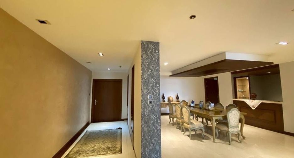 For sale 3 bed condo in Watthana, Bangkok