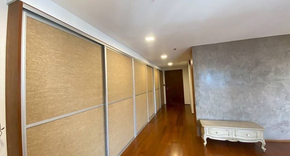 For sale 3 bed condo in Watthana, Bangkok