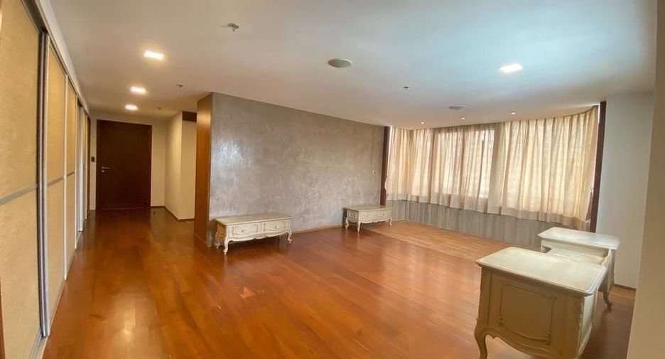 For sale 3 bed condo in Watthana, Bangkok