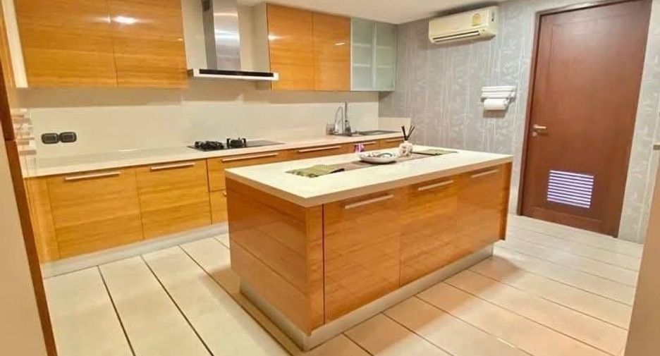 For sale 3 bed condo in Watthana, Bangkok