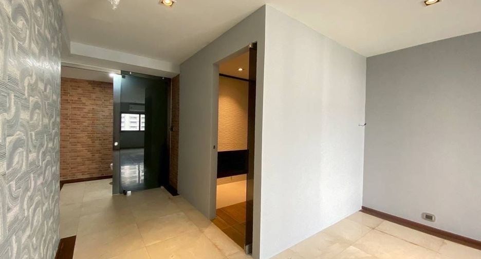 For sale 3 bed condo in Watthana, Bangkok