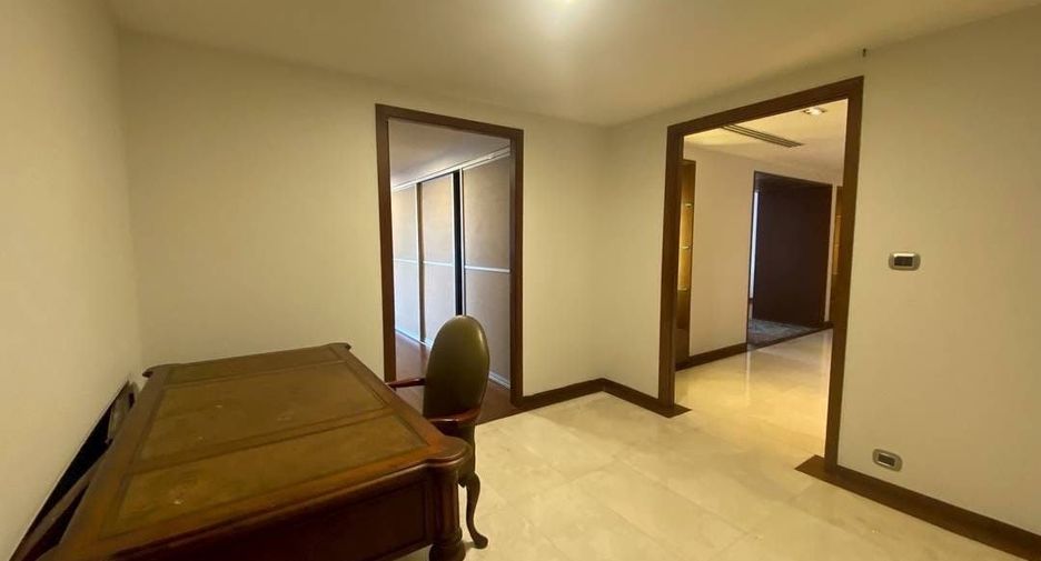 For sale 3 bed condo in Watthana, Bangkok