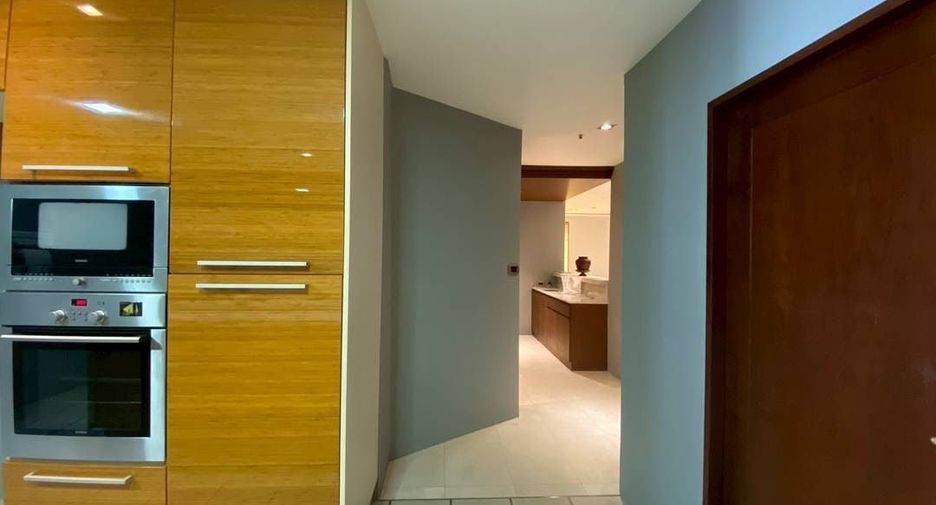 For sale 3 bed condo in Watthana, Bangkok