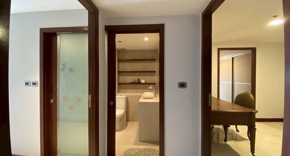 For sale 3 bed condo in Watthana, Bangkok