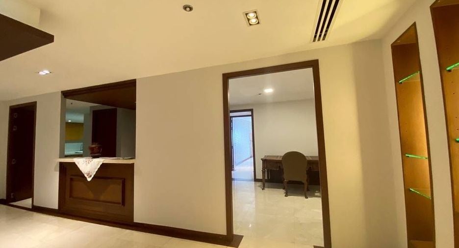 For sale 3 bed condo in Watthana, Bangkok