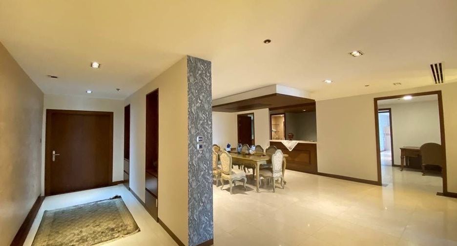 For sale 3 bed condo in Watthana, Bangkok