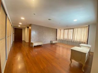 For rent 3 bed condo in Watthana, Bangkok
