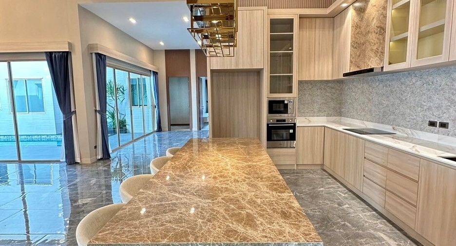 For sale 4 bed house in Bang Lamung, Chonburi