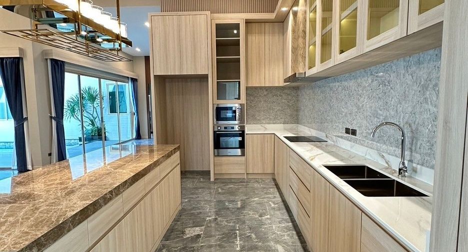 For sale 4 bed house in Bang Lamung, Chonburi