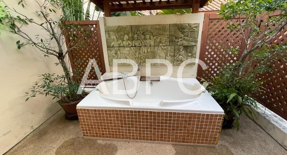 For rent and for sale 4 bedrooms house in Bang Lamung, Chonburi