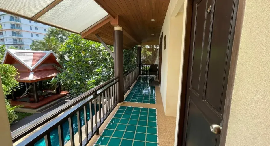 For rent and for sale 4 bedrooms house in Jomtien, Pattaya