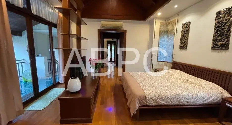 For rent and for sale 4 bedrooms house in Jomtien, Pattaya
