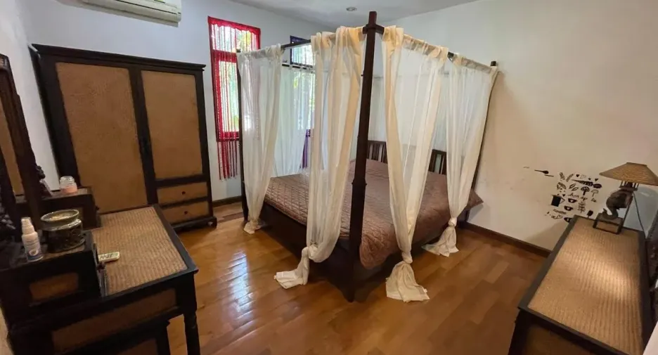 For rent and for sale 4 bedrooms house in Jomtien, Pattaya