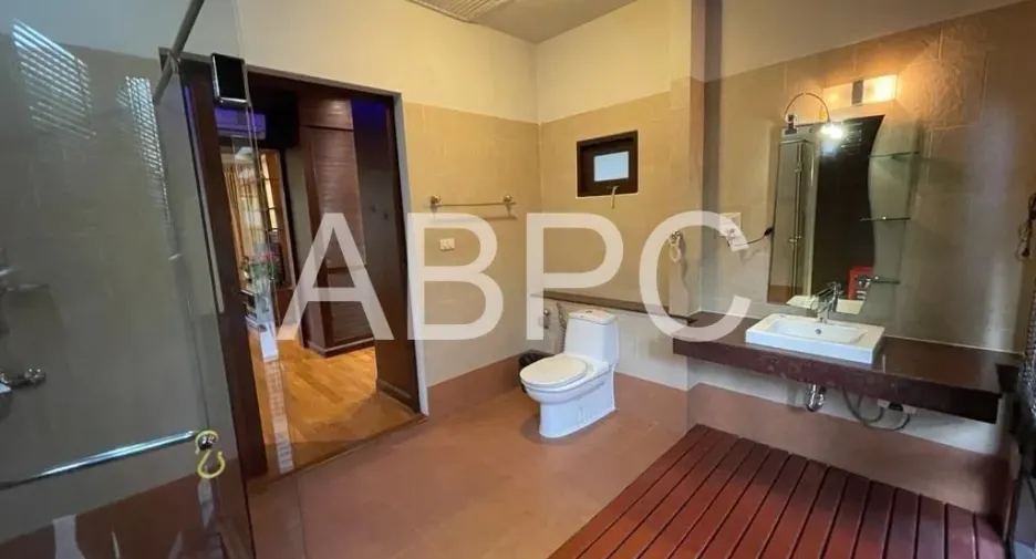 For rent and for sale 4 bedrooms house in Jomtien, Pattaya