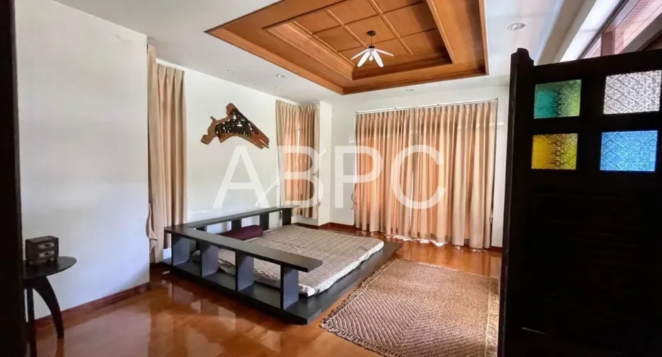 For rent and for sale 4 bedrooms house in Jomtien, Pattaya