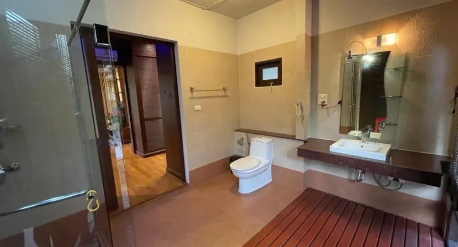 For rent and for sale 4 bedrooms house in Jomtien, Pattaya