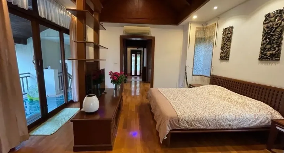 For rent and for sale 4 bedrooms house in Jomtien, Pattaya