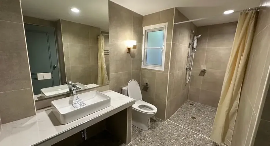 For rent 3 bedrooms townhouse in Phra Khanong, Bangkok