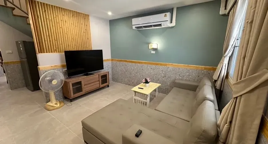For rent 3 bedrooms townhouse in Phra Khanong, Bangkok