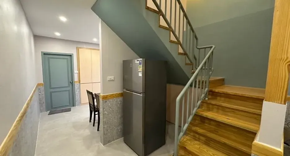 For rent 3 bedrooms townhouse in Phra Khanong, Bangkok