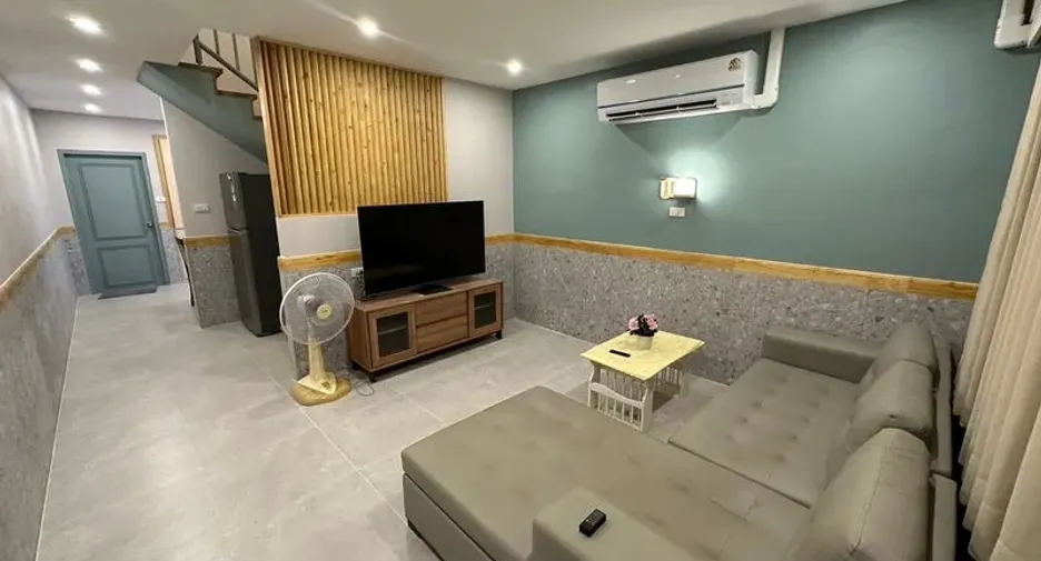 For rent 3 bedrooms townhouse in Phra Khanong, Bangkok