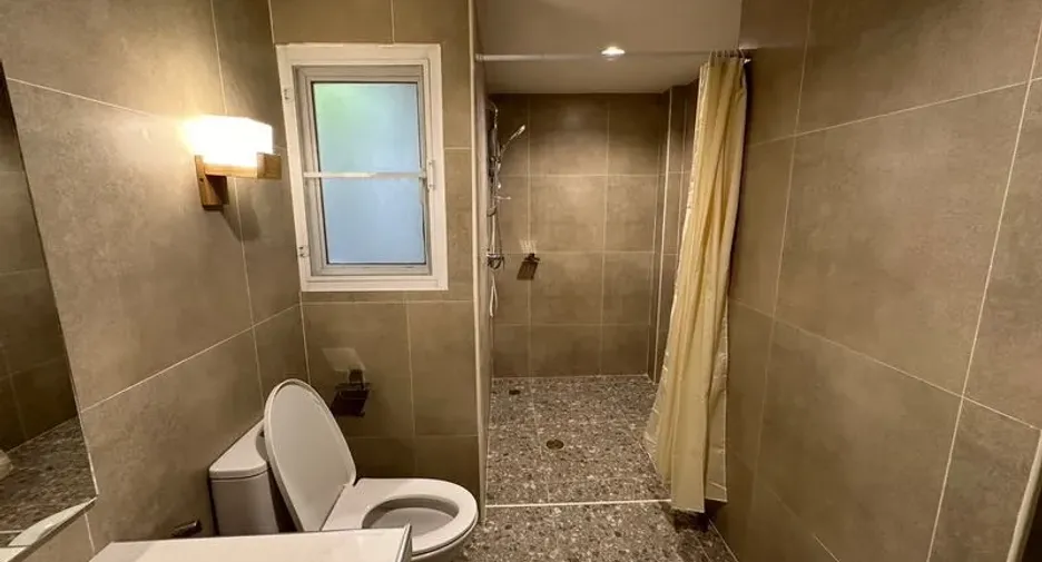 For rent 3 bedrooms townhouse in Phra Khanong, Bangkok