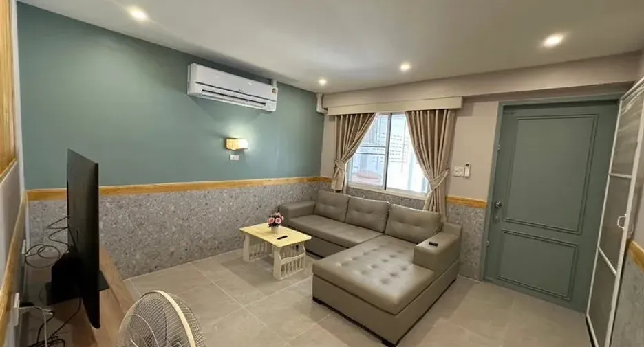 For rent 3 bedrooms townhouse in Phra Khanong, Bangkok
