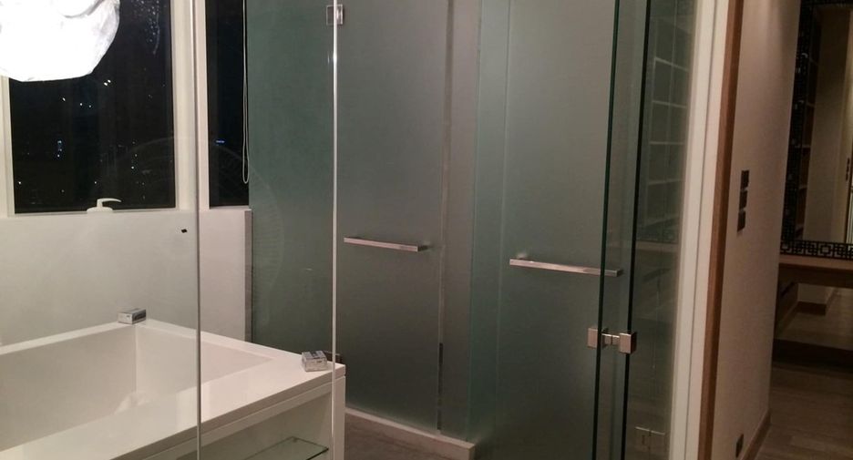 For sale 3 bedrooms condo in Khlong Toei, Bangkok