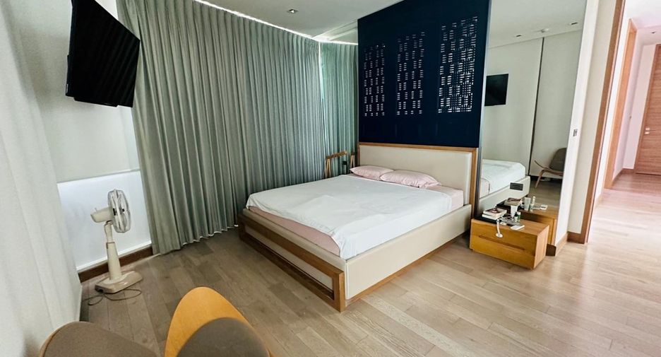 For sale 3 bedrooms condo in Khlong Toei, Bangkok