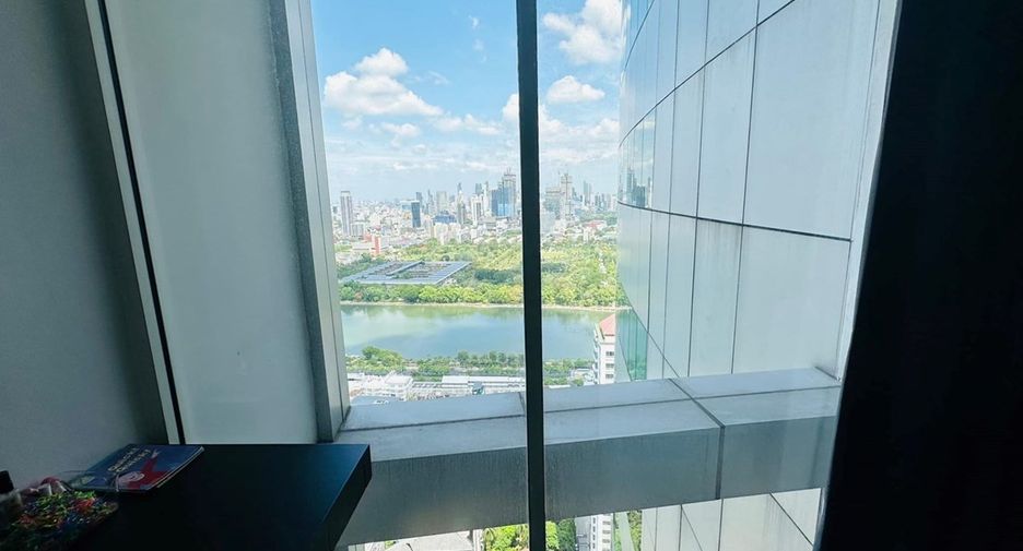 For sale 3 bedrooms condo in Khlong Toei, Bangkok