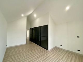 For rent and for sale 3 bed office in Bang Na, Bangkok