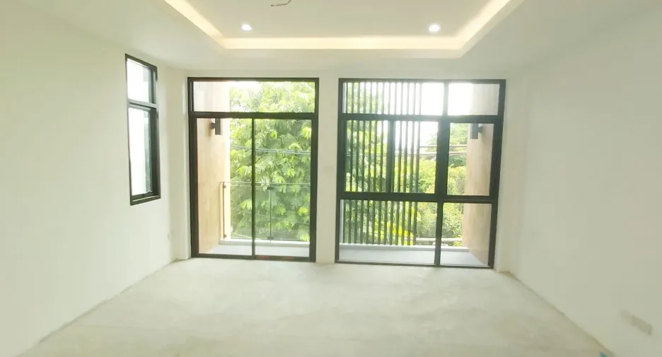 For sale 4 Beds house in Huai Khwang, Bangkok