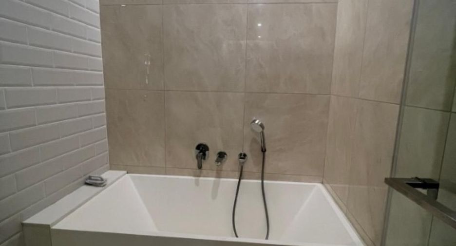 For sale 1 Beds condo in Khlong Toei, Bangkok