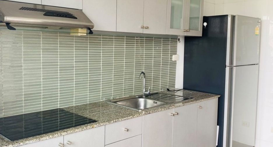 Condo en alquiler de 3 habitaciones en Watthana, Bangkok