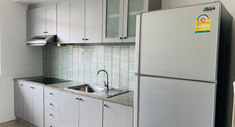 Condo en alquiler de 3 habitaciones en Watthana, Bangkok
