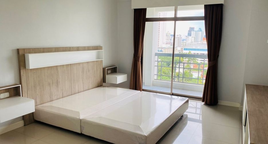 Condo en alquiler de 3 habitaciones en Watthana, Bangkok