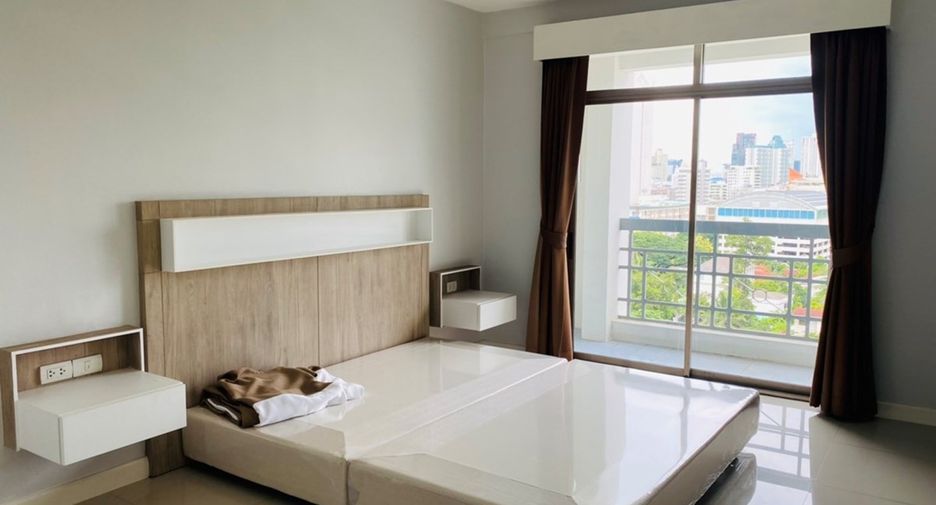 Condo en alquiler de 3 habitaciones en Watthana, Bangkok