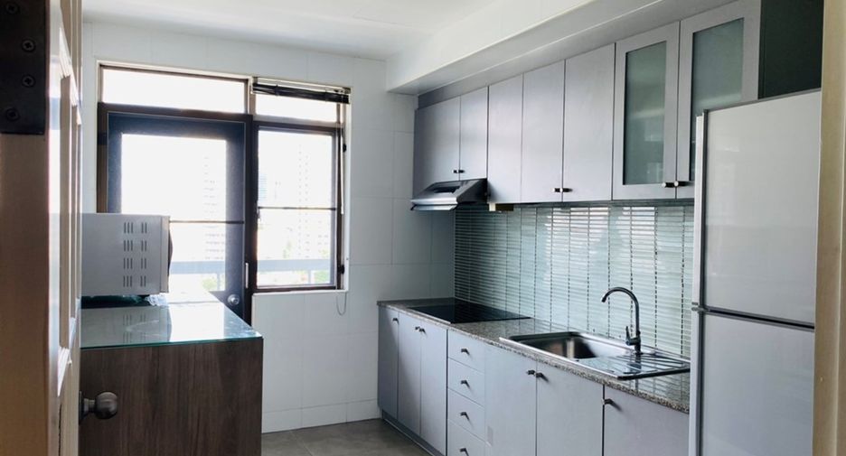 Condo en alquiler de 3 habitaciones en Watthana, Bangkok