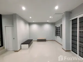 For rent 4 bed townhouse in Thanyaburi, Pathum Thani