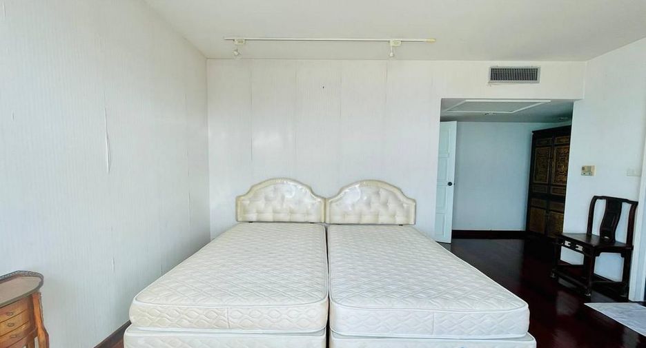 For sale 3 bedrooms condo in Bang Lamung, Chonburi